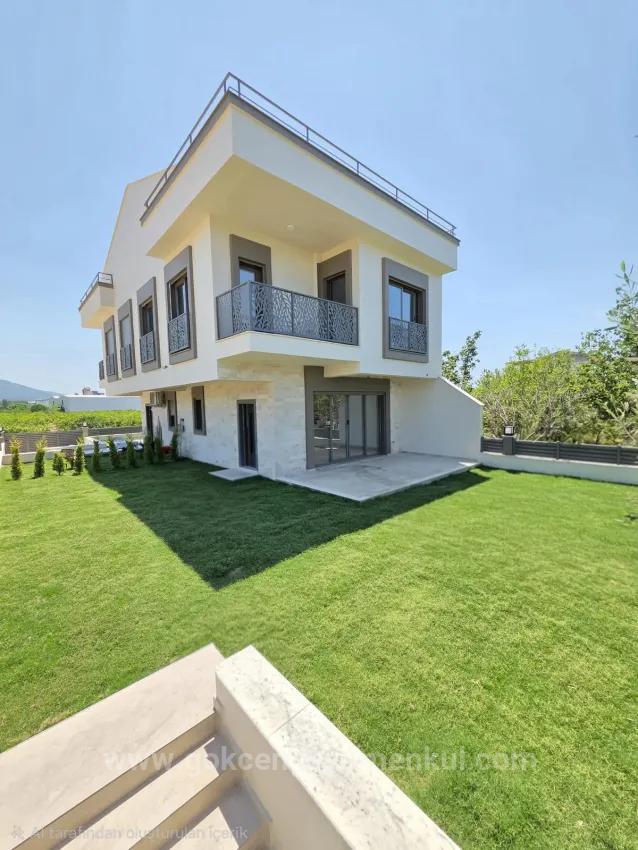 Gümüldür Bölgesin'de 3+1 Geniş Bahçeli Villa!!!