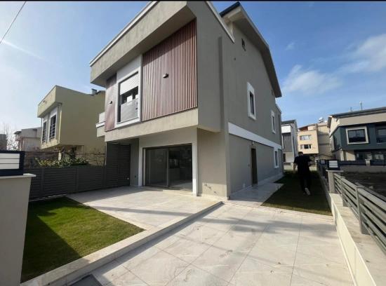 Özdere Gümüldür Bölgesinde Denize 400Mt 3+1 Otoparklı Bahçeli Villa!!!!