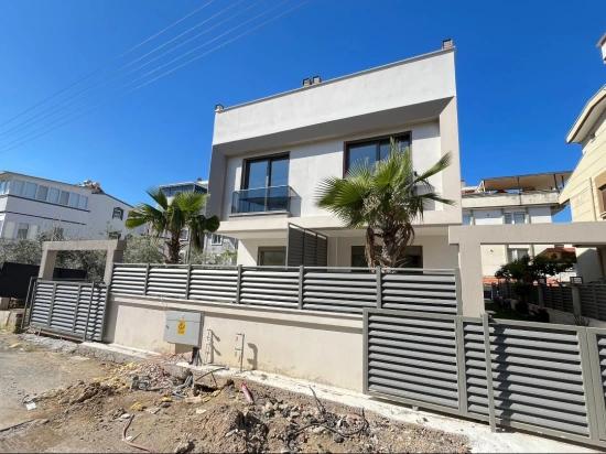 Özdere Ortamahalle Merkez'de Denize 350Mt Mesafe'de Villa !!!