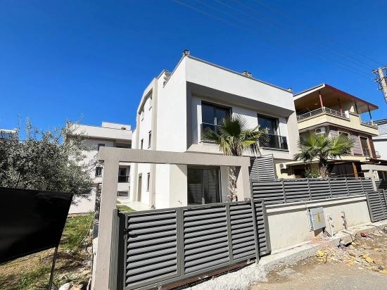 Özdere Ortamahalle Merkez'de Denize 350Mt Mesafe'de Villa !!!