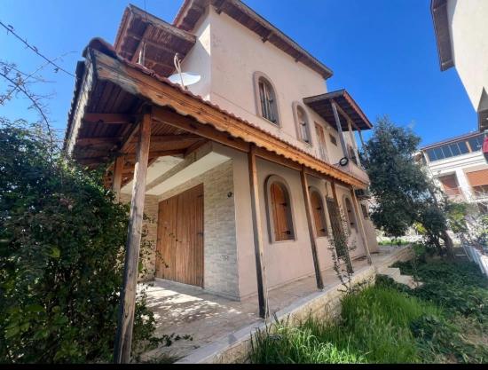 Gümüldür Bölgesinde Denize 100Mt Mesafe'de 3+1 Villa !!!