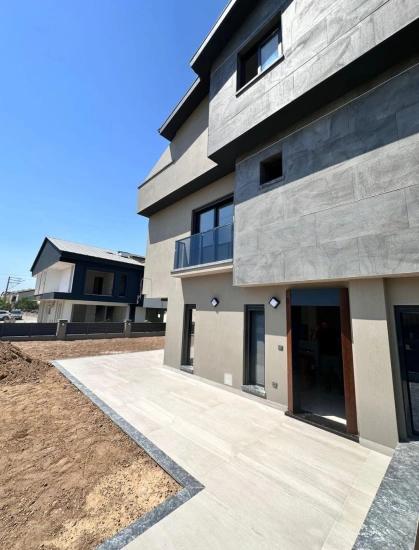 Gümüldür Bölgesinde Denize 300Mt 3+1 Geniş Bahçeli Villa!!!!