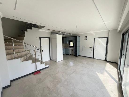 Gümüldür Bölgesin'de Denize 400mt Mesafe'de Otoparklı Lüx Villa!!!