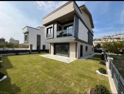 Gümüldür Bölgesin'de Denize 400Mt Mesafe'de Otoparklı Lüx Villa!!!