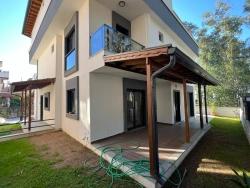 Menderes Özdere Orta Mah. Satılık 3+1 Villa - 200 m²